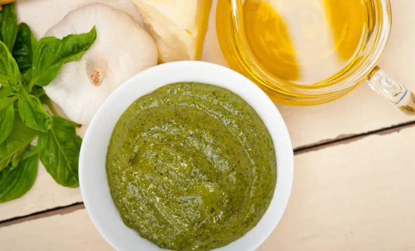Receita de Molho Pesto Caseiro Fácil e Rápido