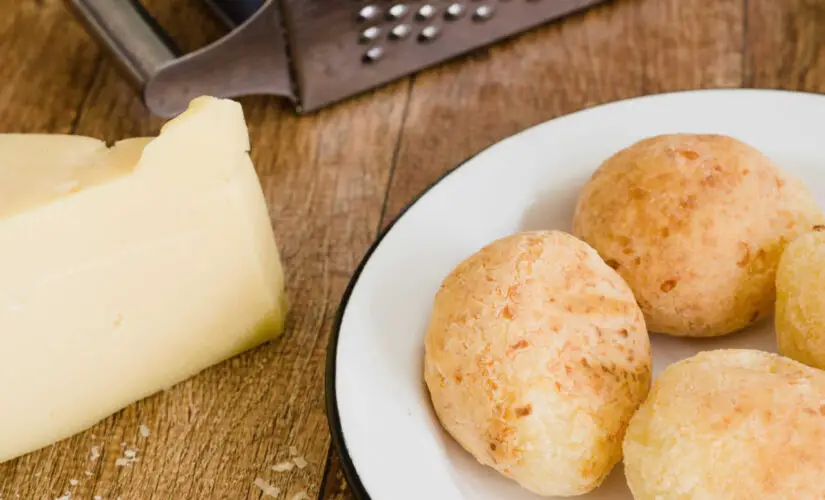Como Fazer Pão de Queijo Caseiro Macio e Crocante!