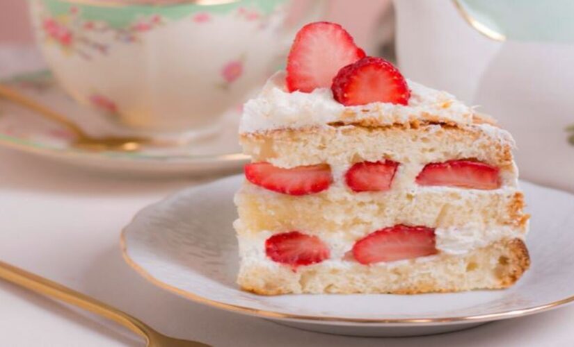 Bolo de Morango - freepik