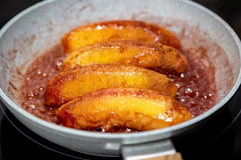 Pronta em Menos de 10 Minutos Banana Flambada com Canela Pronta em Menos de 10 Minutos