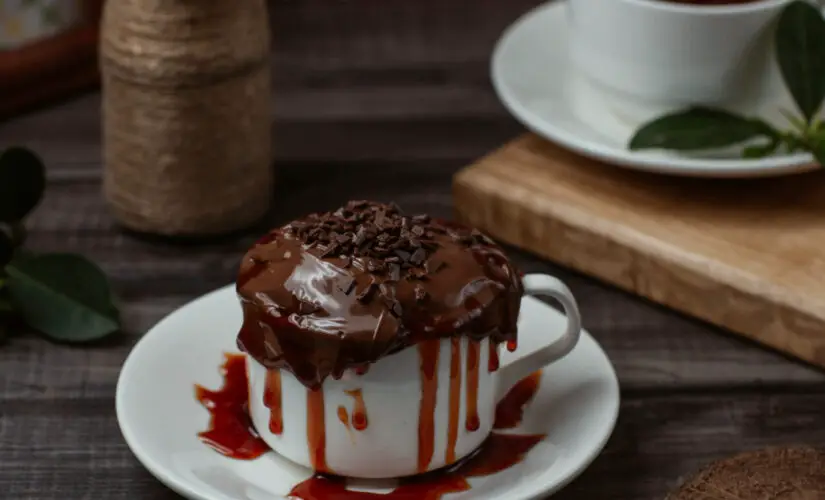 Bolo de Caneca Fofinho e Cremoso com Chocolate