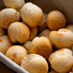 Receita de Pão de Queijo Mineiro com 5 Ingredientes