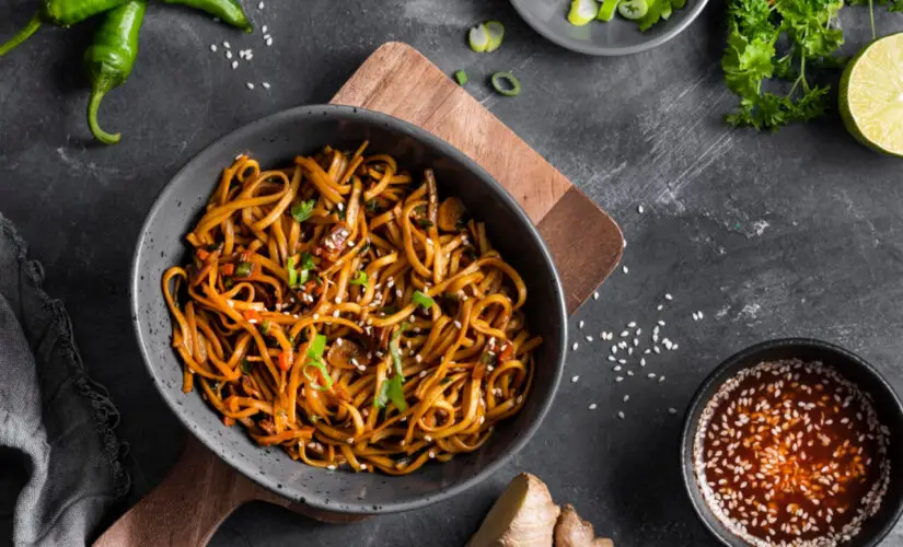Receita de Yakissoba com Carne e Molho Shoyu Irresistível