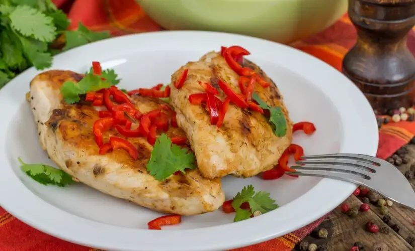 Filé de Frango Grelhado: Uma Explosão de Sabor com Pimenta e Temperos