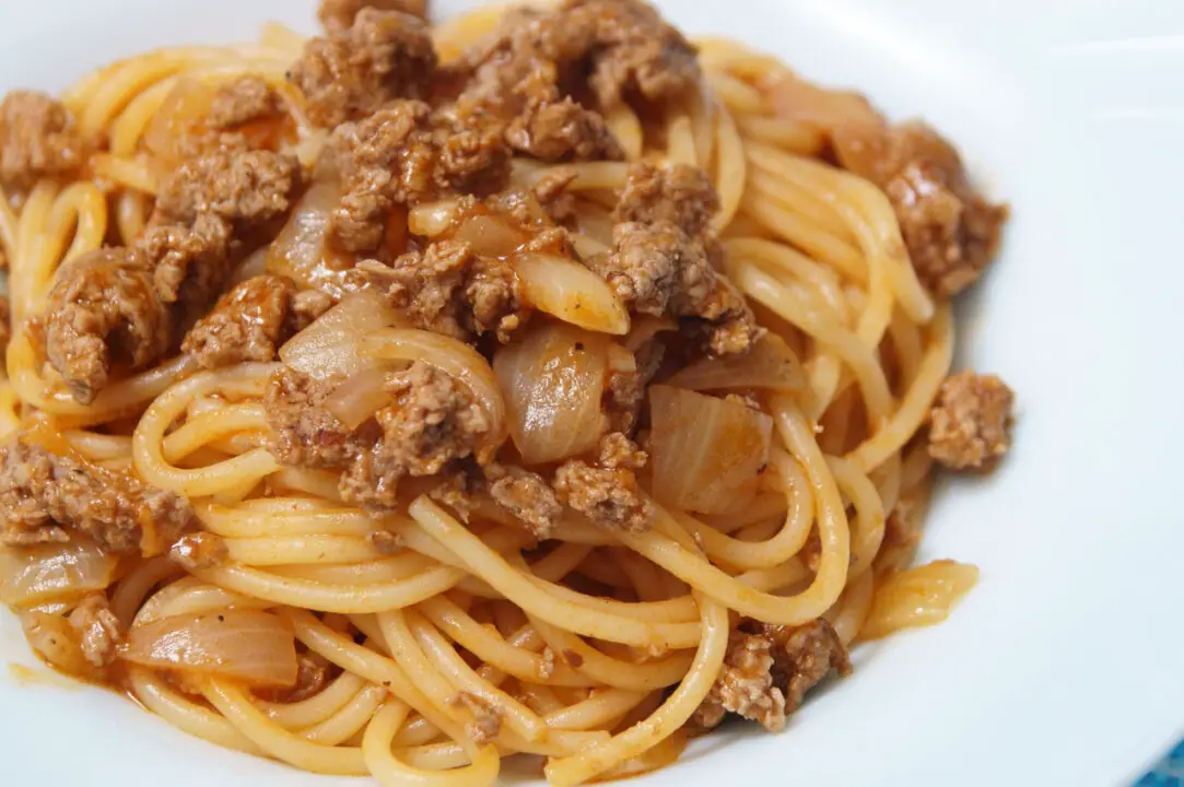 Macarrão Cremoso de Panela de Pressão com Carne Moída em 15 Minutos