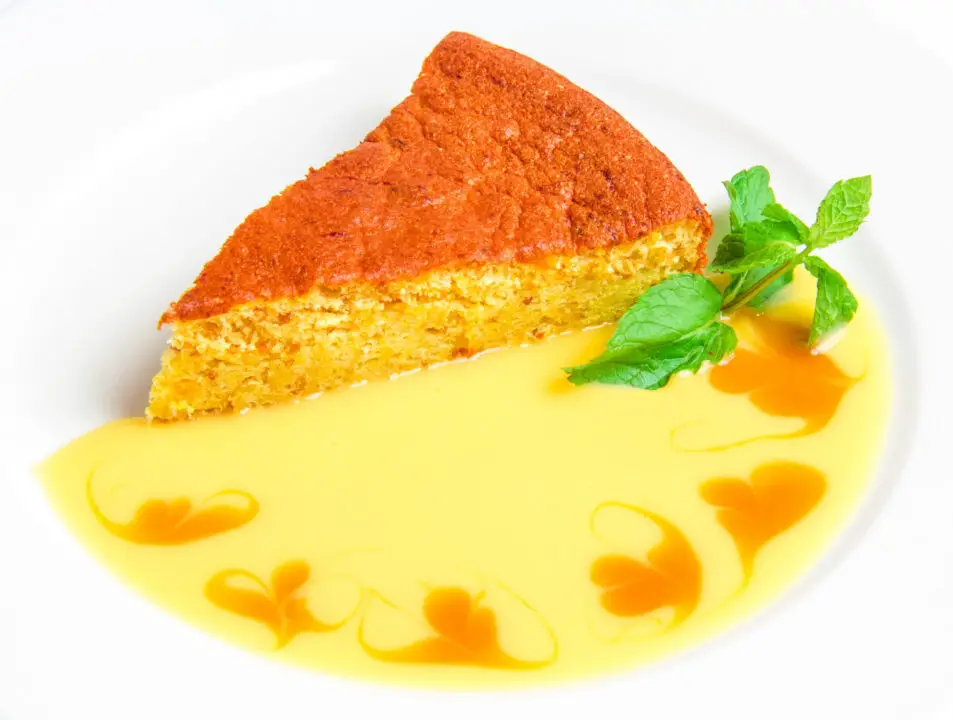 Receita de Bolo de Milho de Lata Cremoso e Molhadinho!