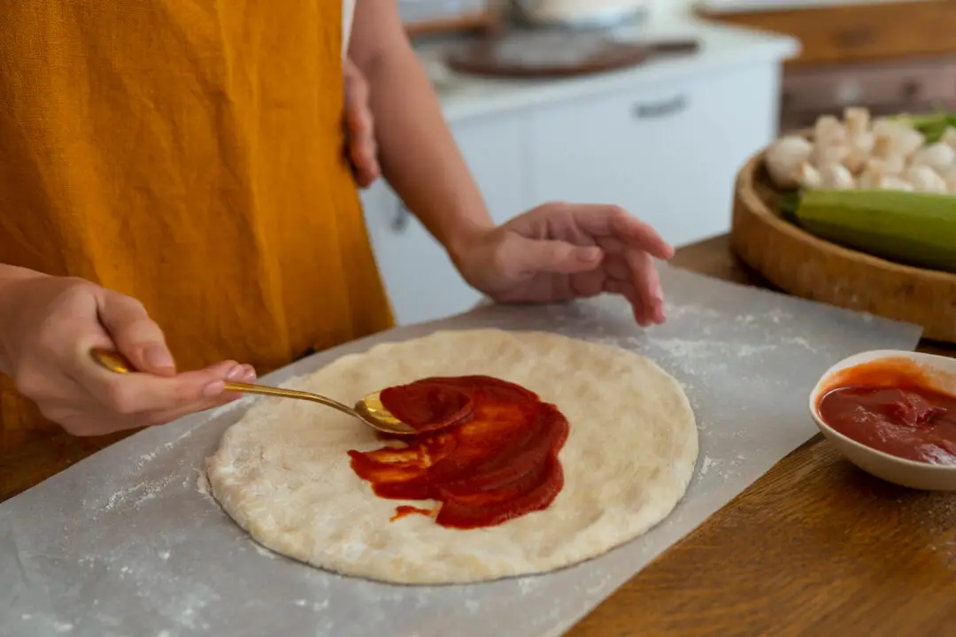 Receita de Massa de Pizza Sem Ovo Simples e Econômica!