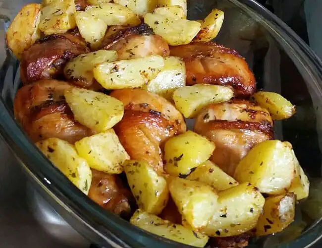 Frango Assado Suculento com Batatas e Maionese: Passo a Passo Completo
