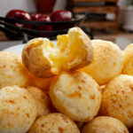 Pão de Queijo uma Receita Mineira Tradicional Fofinha e Irresistível