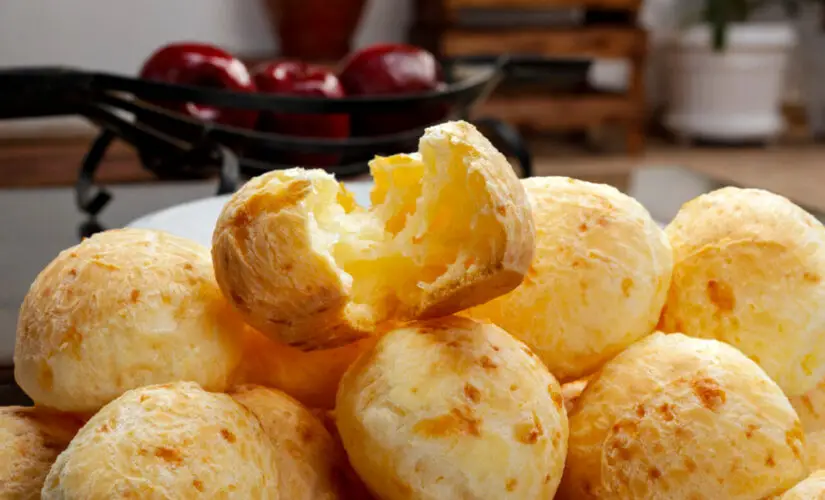 Pão de Queijo uma Receita Mineira Tradicional Fofinha e Irresistível