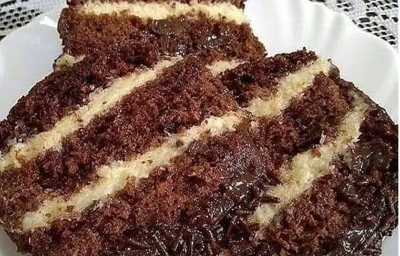 Bolo de Chocolate com COCO FOFINHO espia aqui