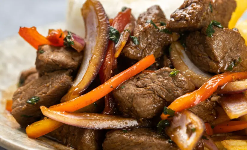 Isca de Carne acebolada macia saborosa e perfeita para petiscos ou refeições