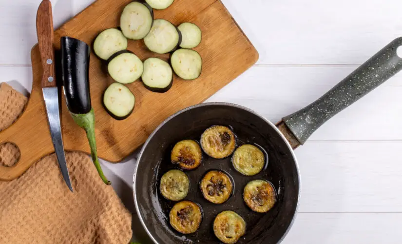 Jiló Frito crocante temperado e perfeito como petisco ou acompanhamento