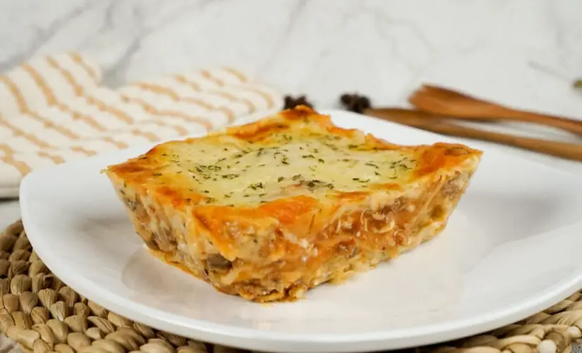 Torta de frango sem ovo com massa leve e recheio cremoso
