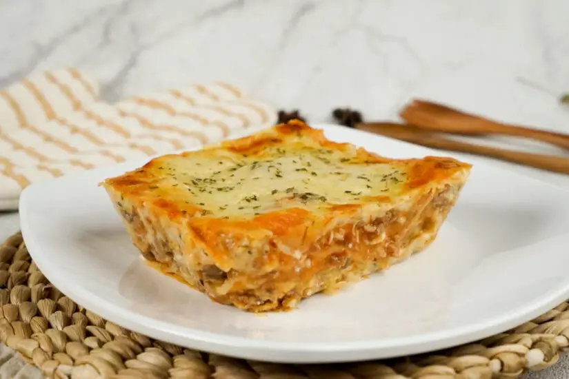 Torta de frango sem ovo com massa leve e recheio cremoso