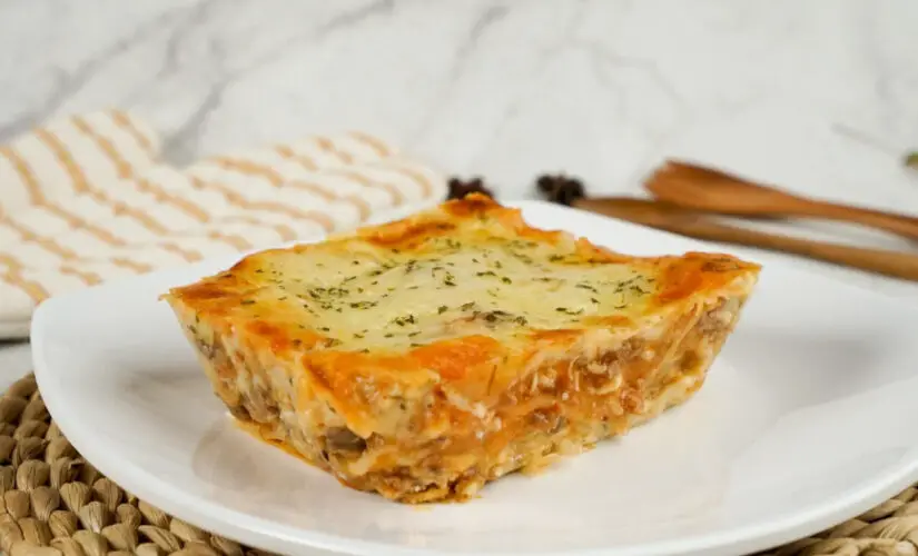 Torta de frango sem ovo com massa leve e recheio cremoso