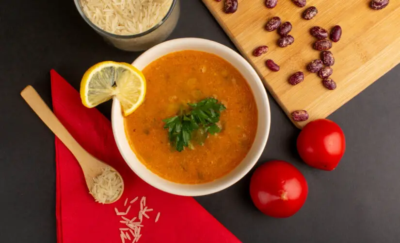 Caldo de feijão batido no liquidificador cremoso, nutritivo e fácil de preparar