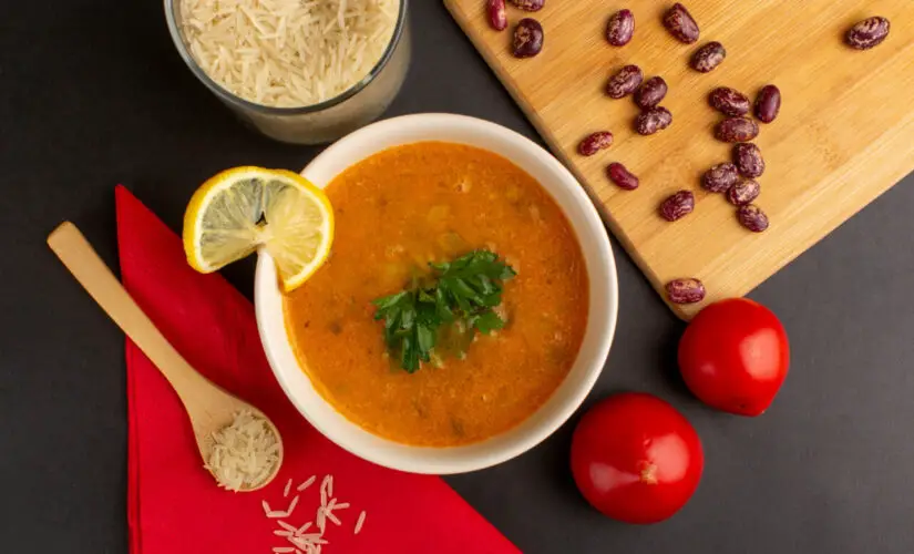Caldo de feijão batido no liquidificador cremoso, nutritivo e fácil de preparar