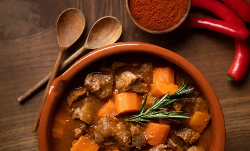 Carne de panela com pimentão macia, suculenta e cheia de sabor