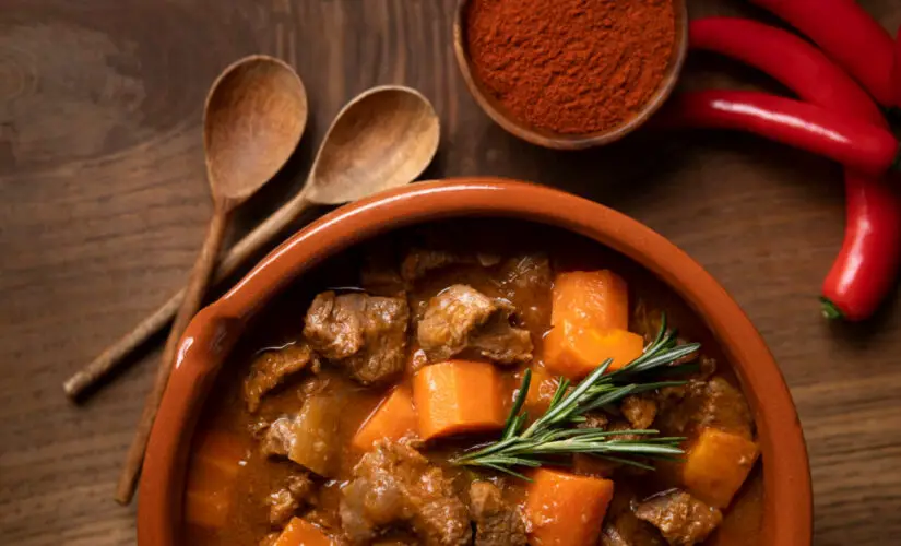 Carne de panela com pimentão macia, suculenta e cheia de sabor