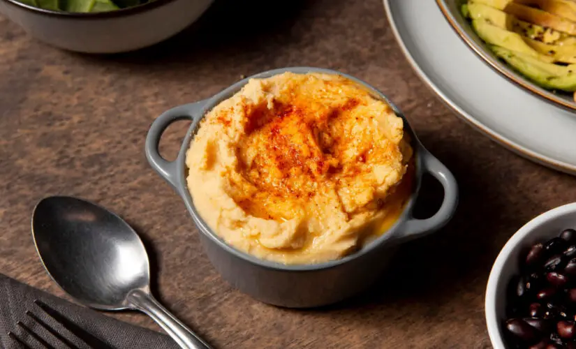 Escondidinho de frango com mandioca cremoso, nutritivo e cheio de sabor caseiro