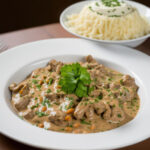 Estrogonofe de carne sem creme de leite saboroso, cremoso e surpreendente