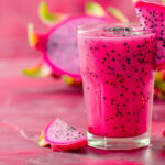 Suco de pitaya refrescante, nutritivo e cheio de cor
