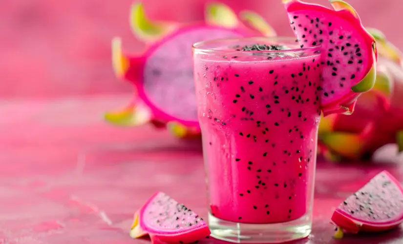 Suco de pitaya refrescante, nutritivo e cheio de cor