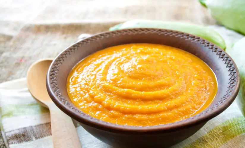Purê de abóbora cremoso, nutritivo e cheio de sabor caseiro