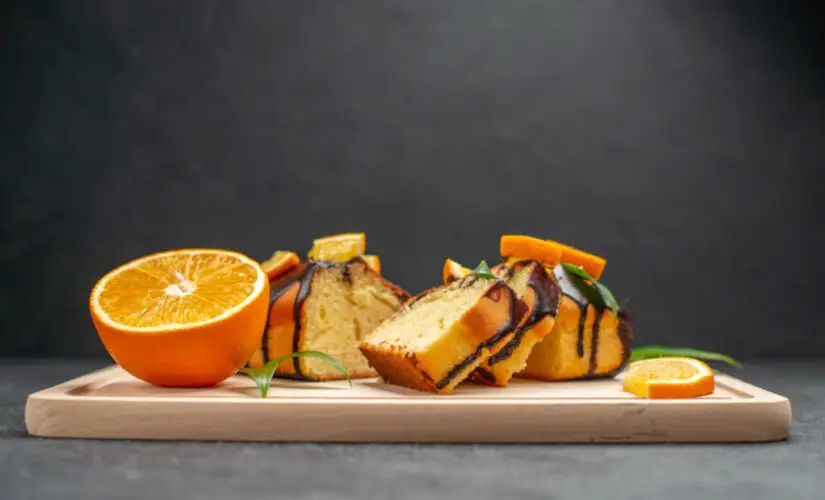 Bolo de laranja com casca fofinho, aromático e cheio de sabor natural