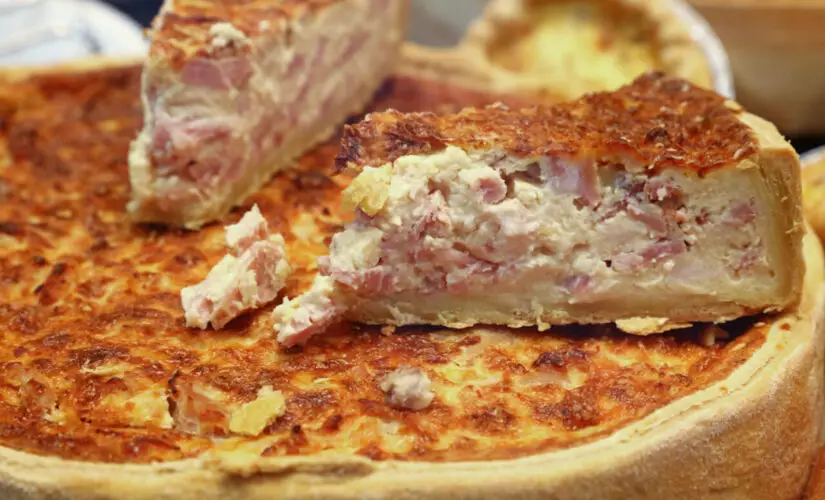 Torta de salsicha que lembra lanche de escola e tardes em família