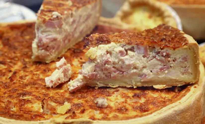 Torta de salsicha que lembra lanche de escola e tardes em família
