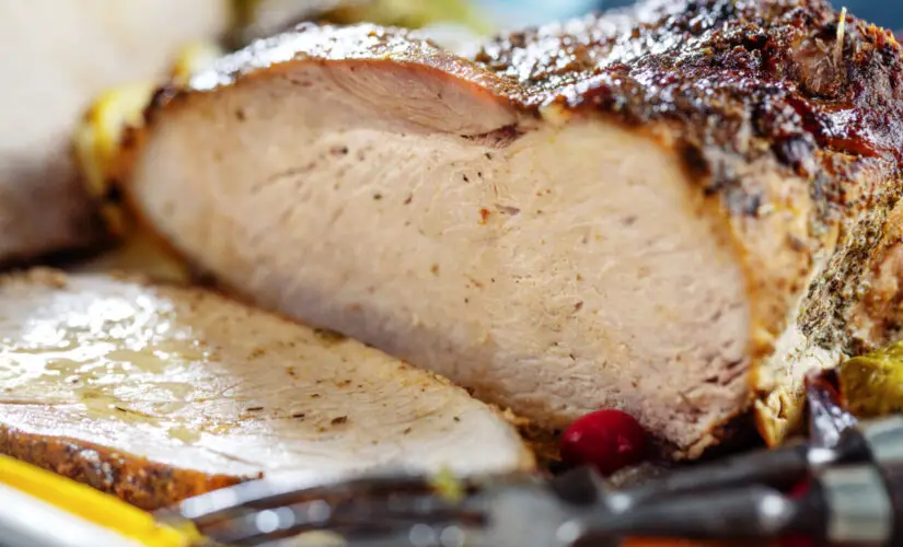 Pernil de porco assado com sabor de festa e aquele cheirinho que invade a casa