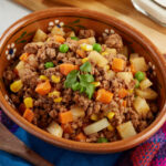 Carne moída com milho com sabor de almoço rápido e caseiro da vovó