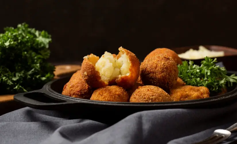 Bolinho de batata fácil e rápido que lembra almoço de domingo em família