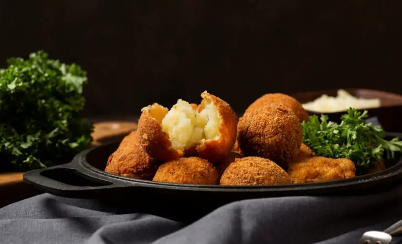 Bolinho de batata fácil e rápido que lembra almoço de domingo em família