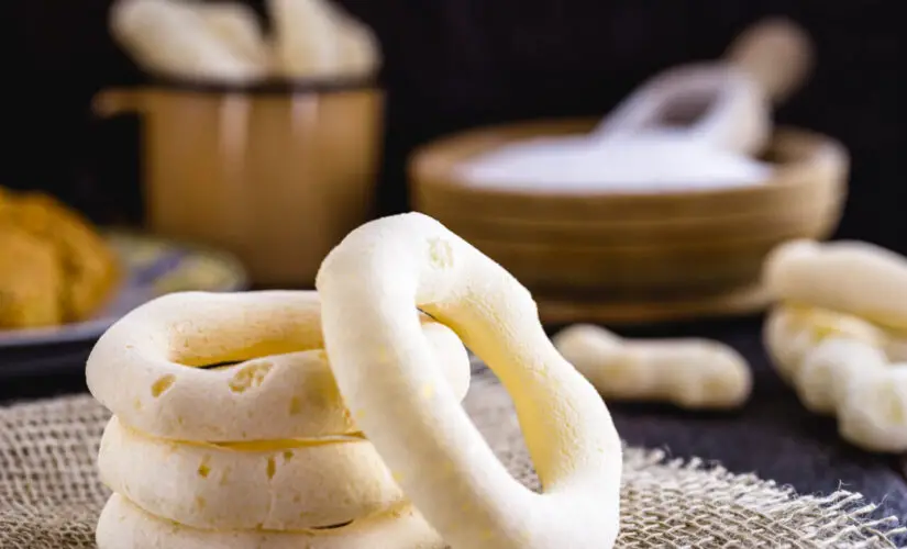 Biscoito de polvilho assado fácil e rápido com gostinho de infância