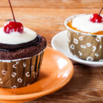 Petit gâteau no micro-ondas pronto em minutos com sabor de confeitaria