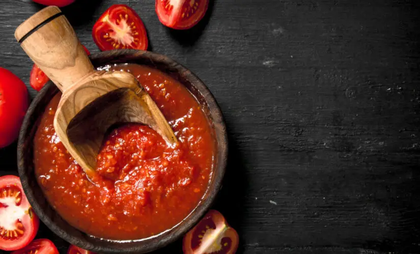 Molho de tomate caseiro com sabor de comida feita com amor