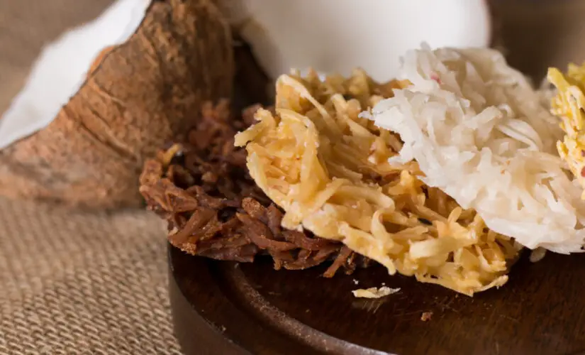Cocada de coco fresco com sabor de infância e cheirinho de festa junina
