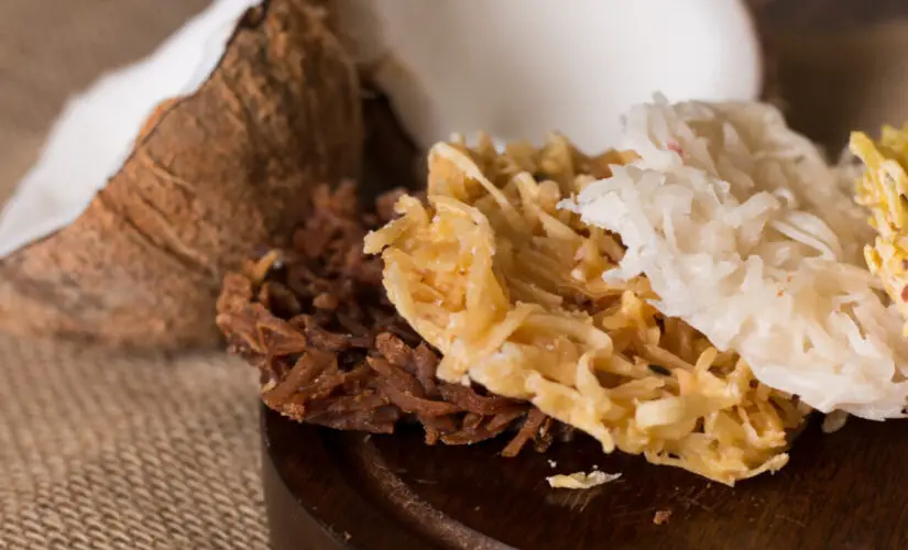 Cocada de coco fresco com sabor de infância e cheirinho de festa junina