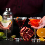 Cosmopolitan clássico com elegância, frescor e o toque sofisticado de um drink inesquecível
