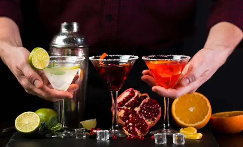 Cosmopolitan clássico com elegância, frescor e o toque sofisticado de um drink inesquecível