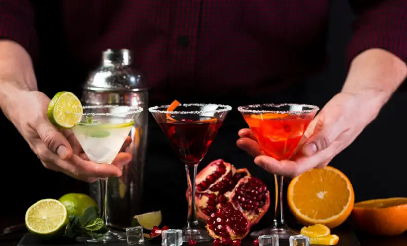 Cosmopolitan clássico com elegância, frescor e o toque sofisticado de um drink inesquecível