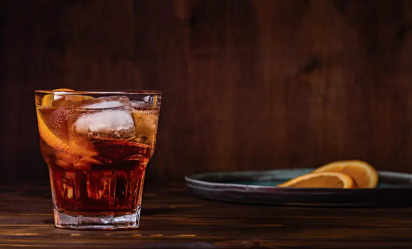 Negroni clássico com sabor marcante e sofisticação que transforma qualquer gole em experiência