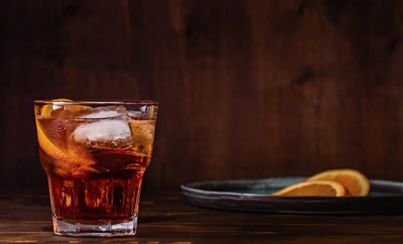 Negroni clássico com sabor marcante e sofisticação que transforma qualquer gole em experiência