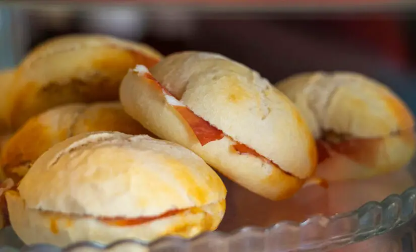 Bisnaguinhas recheadas que lembram lanche da infância e são perfeitas para qualquer hora