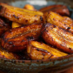 Banana da terra caramelizada com gostinho de casa de vó e calor de fogão à lenha