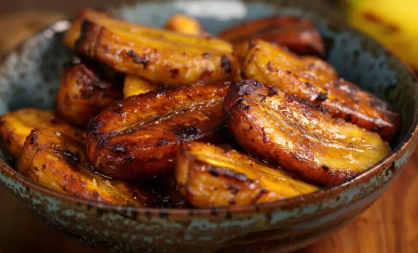 Banana da terra caramelizada com gostinho de casa de vó e calor de fogão à lenha