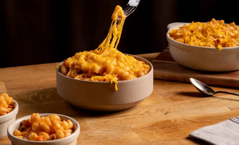 Escondidinho de frango com mandioca cremoso como almoço de domingo em família
